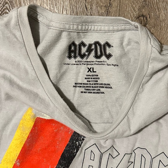 AC/DC t-shirt - Picture 2 of 3